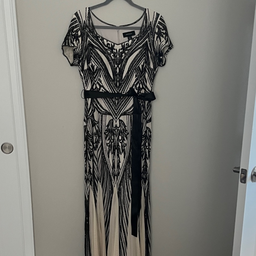 R&M Richards Black and Cream Maxi Dress